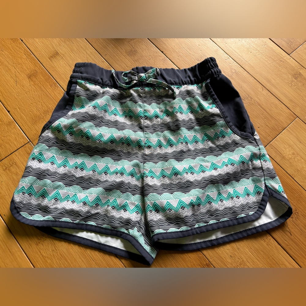 Columbia girls shorts. Size S 7/8. Wicked fast shipping.